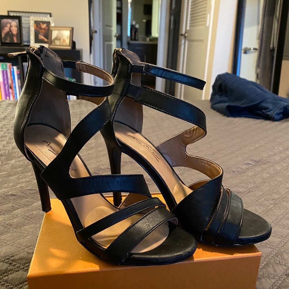 ANNE MICHELLE Black Leather Heeled Sandals